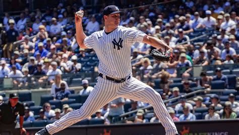 LeMahieu and Stanton homer as the Yankees beat the Royals 5-2. Cole strikes out 10